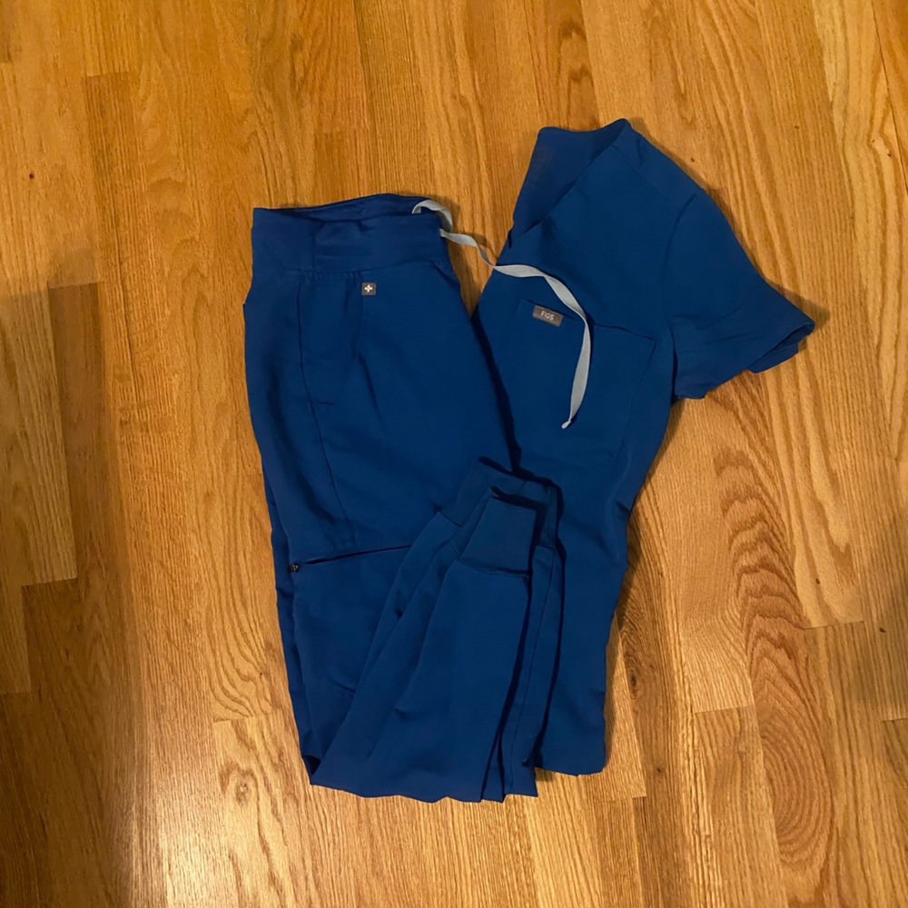 Figs scrubs royal blue, XSP pants, XS top
